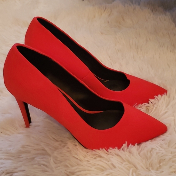 Red heels - Picture 3 of 5